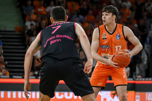 众留下了深 众留下了深